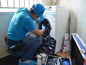 家電免拆清洗日常保潔家電清洗提供熱水器清洗、飲水機(jī)清洗等服務(wù)